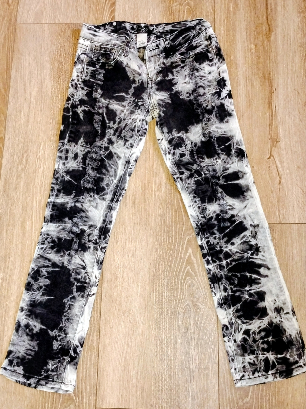 Women's Red Rivet Size 3 Black Tie-Dye Denim - Picture 2 of 6